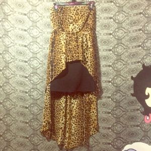 Medium strapless leopard pattern dress.